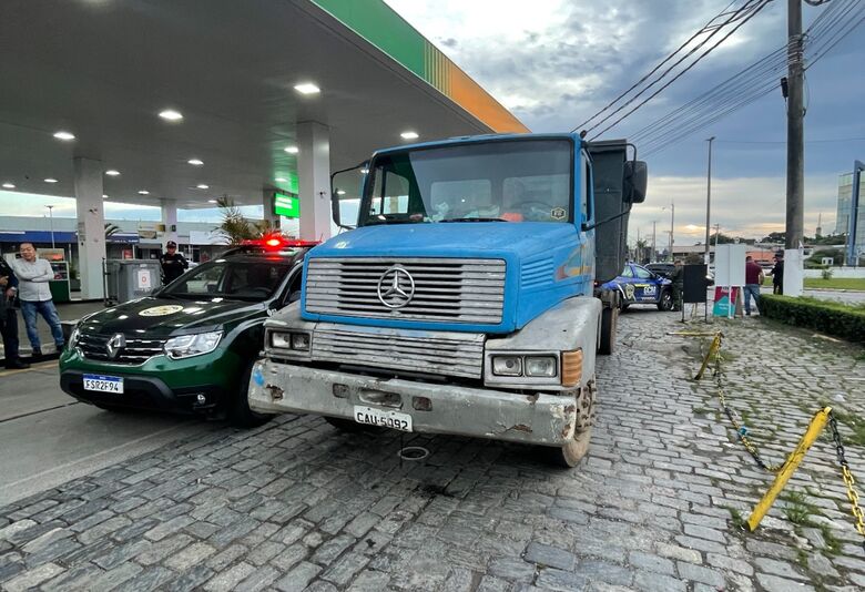 Guarda Ambiental de Itaquá apreende caminhão e multa condutor em R$ 15,5 mil por descarte irregular 