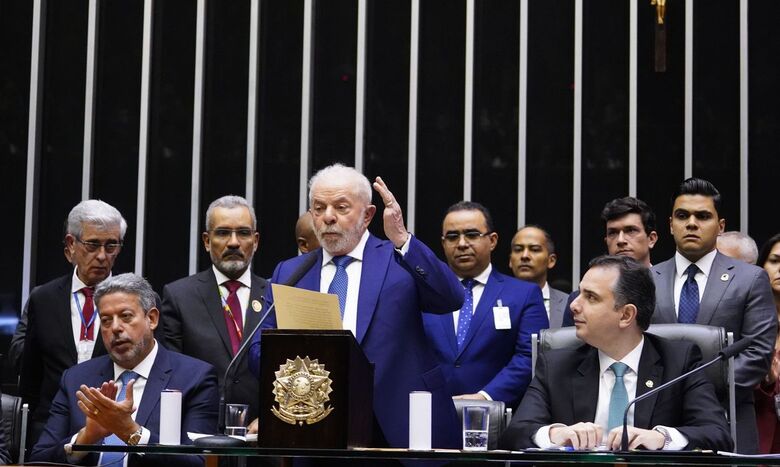 Combate à fome e respeito à democracia são prioridades, diz Lula em discurso de posse