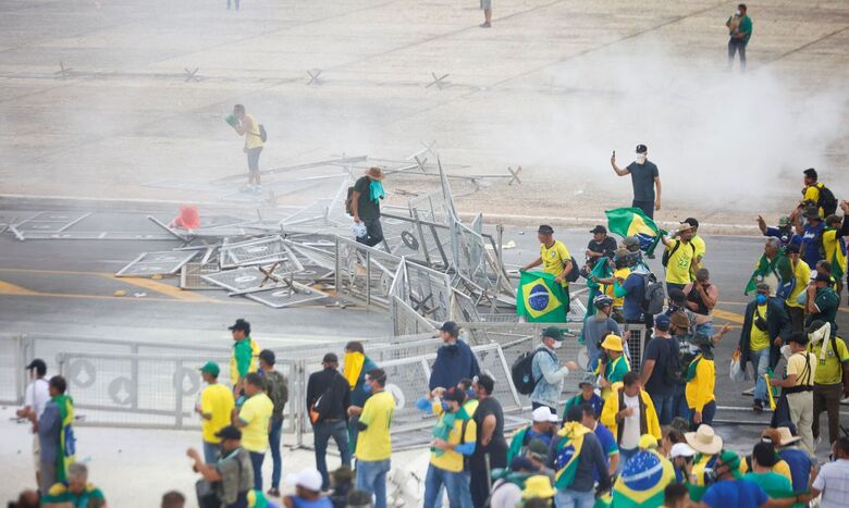 Bolsonaristas invadem Congresso, Planalto e STF