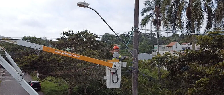 Atual prestadora dos serviços, ao efetuar a cobrança da contribuição de iluminação pública estava procedendo à retenção de um valor fixo que não era repassado ao município