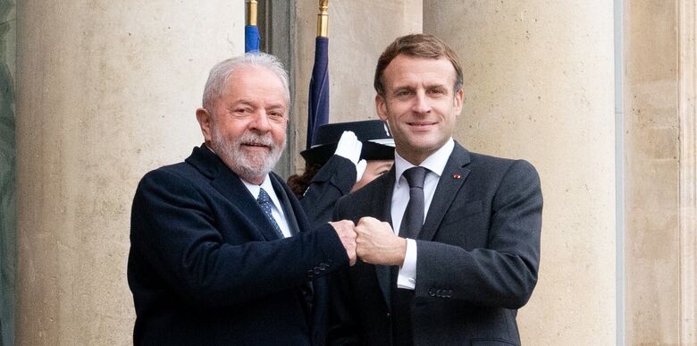 Em publicação, o presidente da França, Emmanuel Macron postou foto com Lula