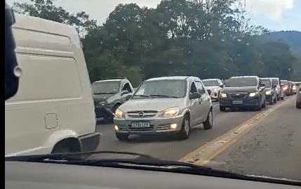 Vídeo recebido pelo DS mostra trânsito na rodovia