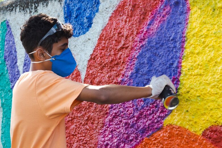 Escolas Estaduais de Mogi e Salesópolis ganham cor com o projeto 