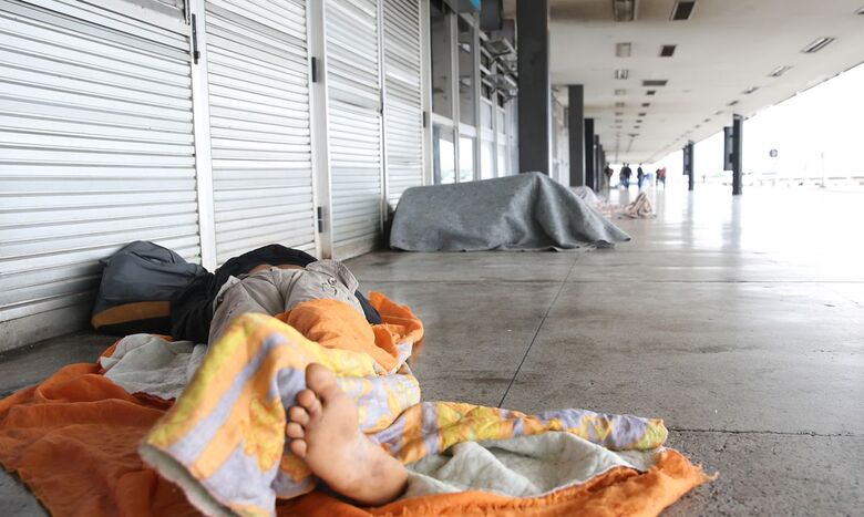 Desembargador da Justiça de São Paulo derrubou decisão que impedia a Prefeitura de retirar barracas e pertences da população em situação de rua