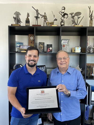 Estevam recebe homenagem da Câmara de Mogi