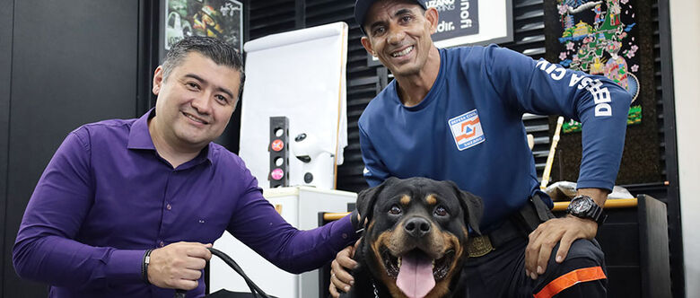 Recepção ao animal ocorreu no gabinete do Paço Municipal Prefeito Firmino José da Costa