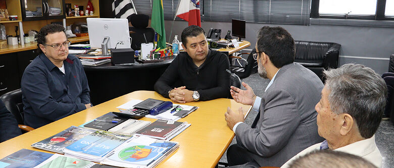Ashiuchi recebeu o chefe de Gabinete da Secretaria do Ministério de Assistência