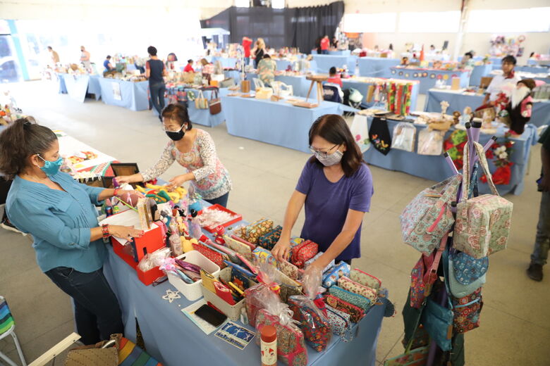 Feira acontece até sexta-feira no Centro Cultural