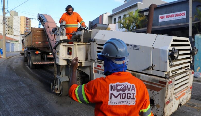 Programa Nova Mogi avança na Vila Oliveira e Braz Cubas com recuperação asfáltica