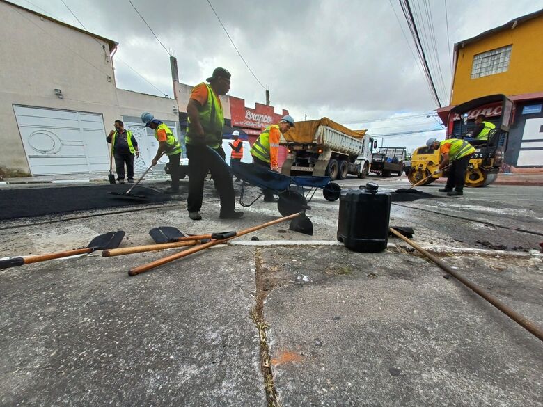 Serviços da 'Operação Tapa Buraco' avançam no município