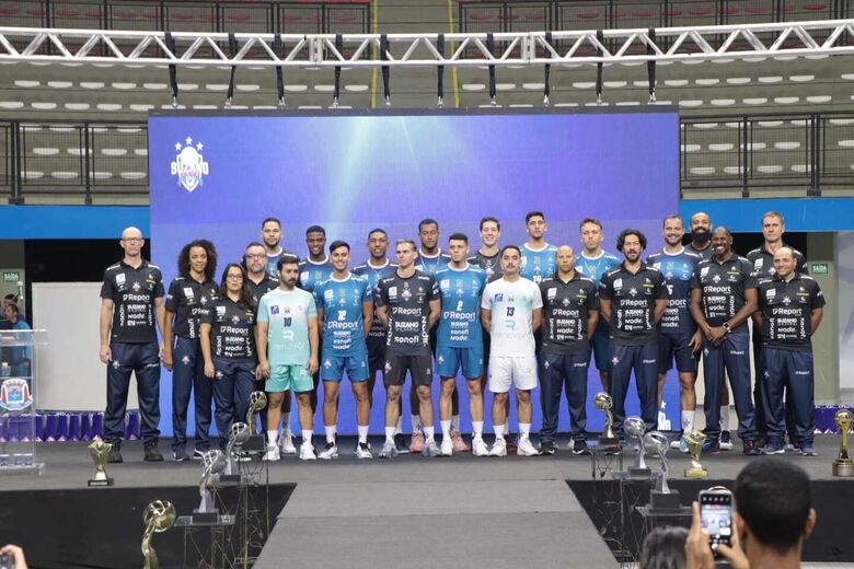 Equipe foi apresentada na noite desta quarta-feira