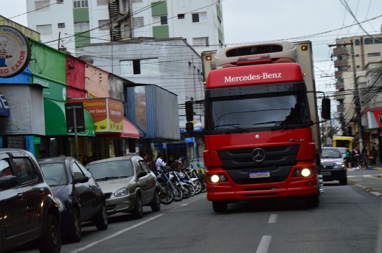 Circulação de caminhões nas cidades