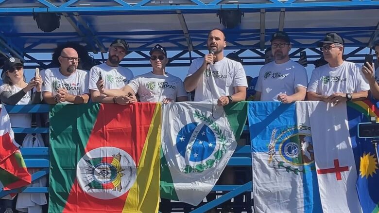 Eduardo Bolsonaro compara 'professores doutrinadores' a traficantes