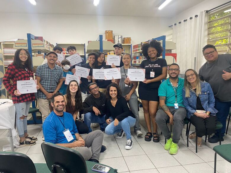 Estudantes realizam campanha para arrecadar alimentos 