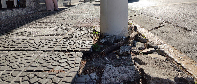 Calçadas precisam de melhorias em vários trechos da cidade