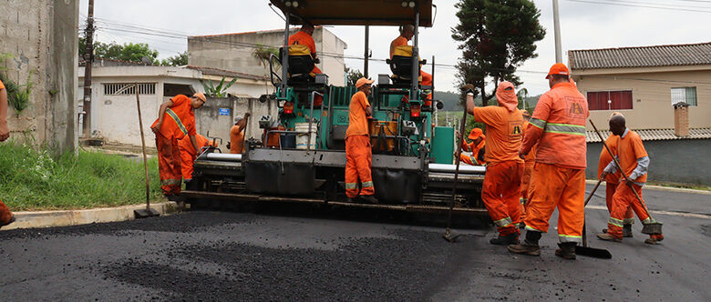 Suzano tem 81 ruas públicas de 22 bairros pavimentadas-recapeadas em 2023