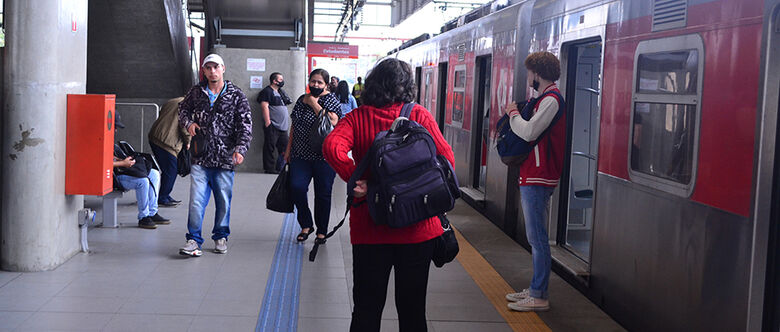 Passageiros pedem melhoria na acessibilidade das estações de trens