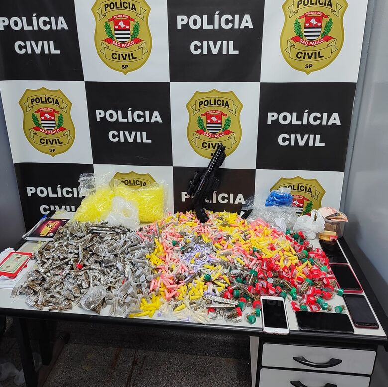 Drogas foram apreendidas durante cumprimento de mandado em Suzano