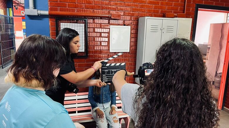 A ação faz parte do Projeto Cine&Arte;, que está percorrendo escolas públicas estaduais da região