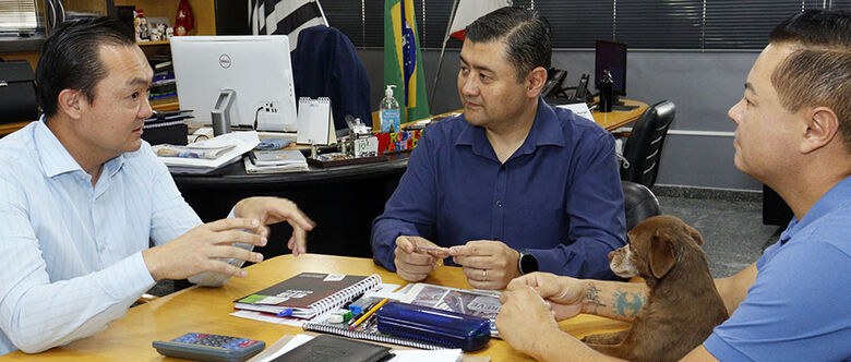 Ashiuchi anunciou a novidade ao lado do secretário municipal de Meio Ambiente, André Chiang, e do vereador Marcel da ONG, no gabinete