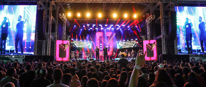 Show de Simone Mendes foi adiado para esta terça