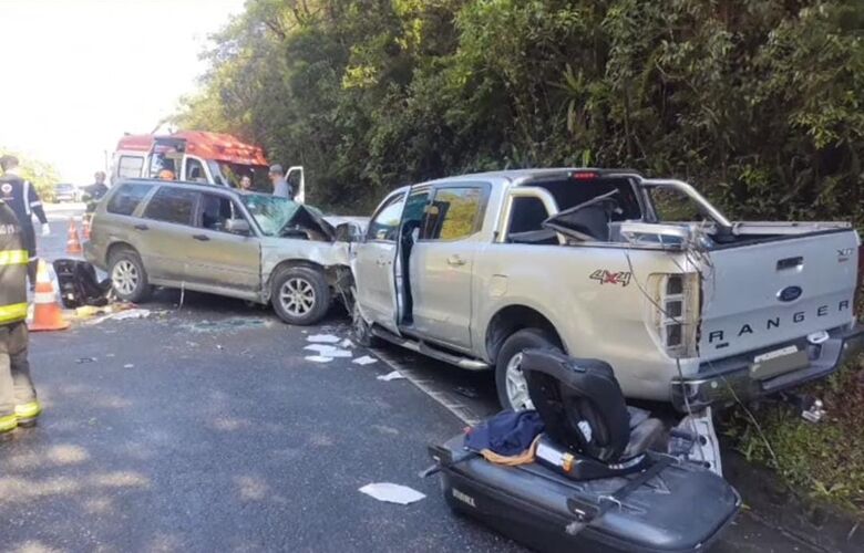 Grave acidente deixou um morto, duas crianças feridas em estado grave e dois homens em estado leve