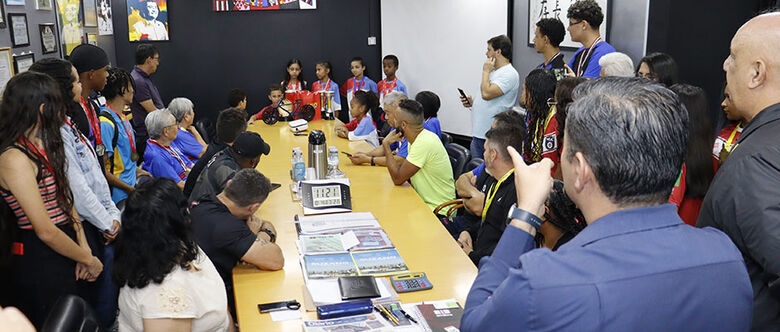 Ashiuchi recebe medalhistas do Jeesp, Jomi e Liga Esportiva Nescau no gabinete