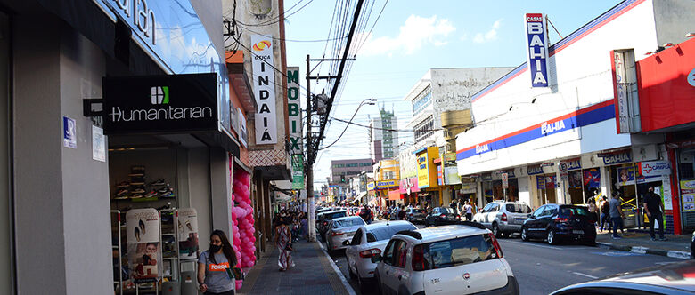 Poderão abrir neste feriado mediante autorização do Sincomércio