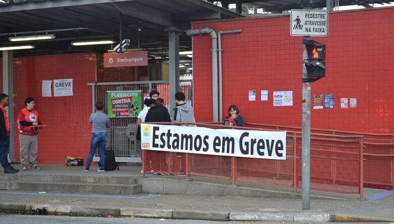 Manhã de caos; greve da CPTM e do Metrô fecha estações do Alto Tietê