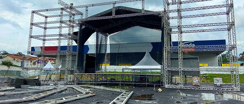 40ª Festa da Uva Fina começa nessa quarta em Ferraz com show de Zé Neto e Cristiano; desfile cívico 