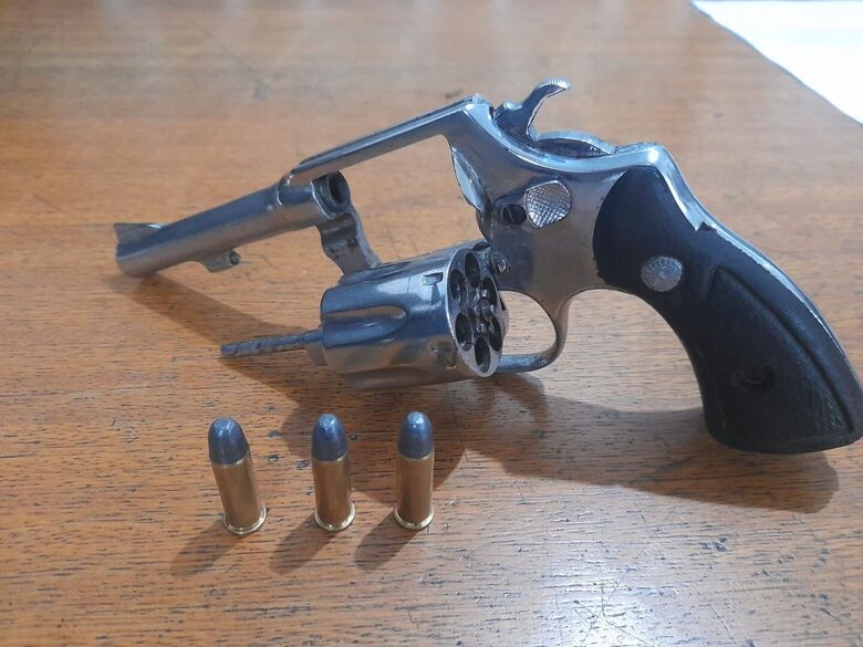 Polícia Militar apreende revólver de calibre 38 em Suzano 