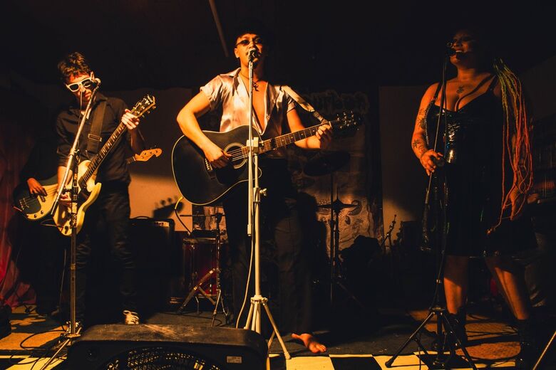 Rinas Francisco lança álbum no Espaço Opereta neste sábado