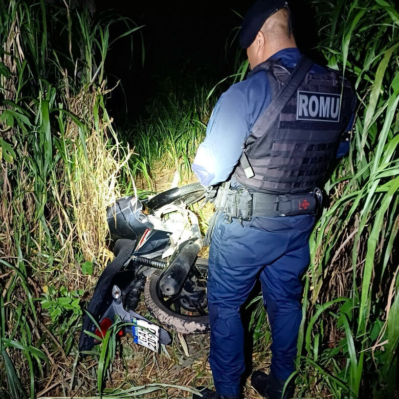 Romu recupera veículos e um celular produtos de furto e roubo