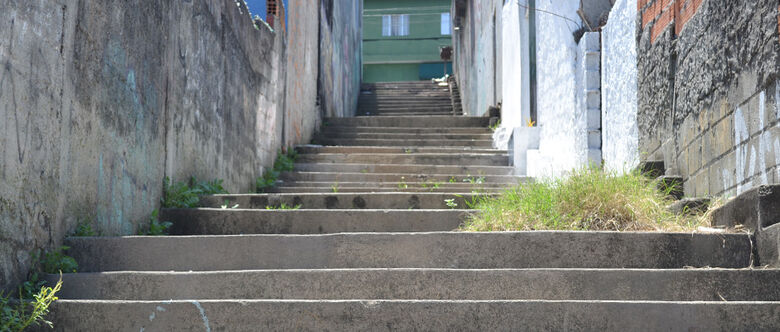 Moradores também cobram melhor iluminação do local