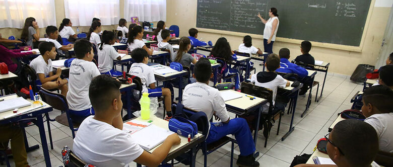 Calor faz prefeituras reforçarem uso de ventiladores em escolas