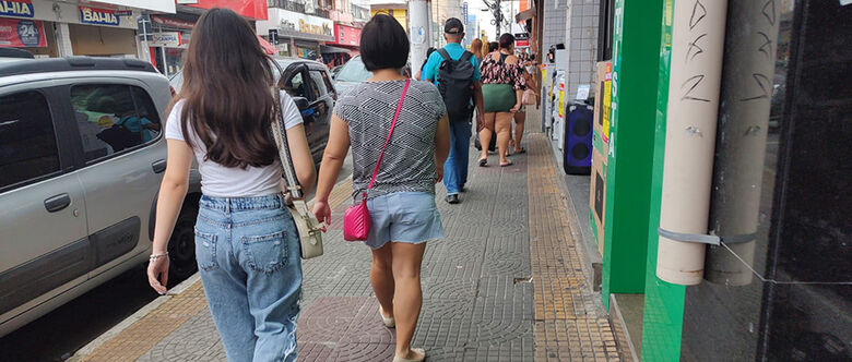 Décimo terceiro salário vai servir para chegar às contas da população e compra de presentes