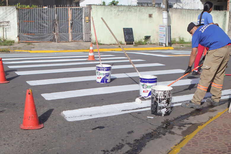 Manutenções aconteceram nas sinalizações horizontal e vertical em 95 vias do município; Operação Tapa-Buraco também foi realizada