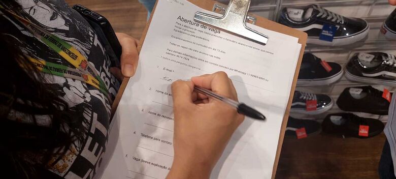 Prefeitura de Ferraz faz captação de vagas temporárias no comércio