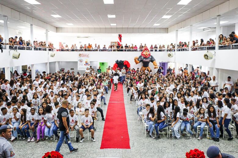 Formatura do Proerd reúne estudantes da rede municipal de Ferraz