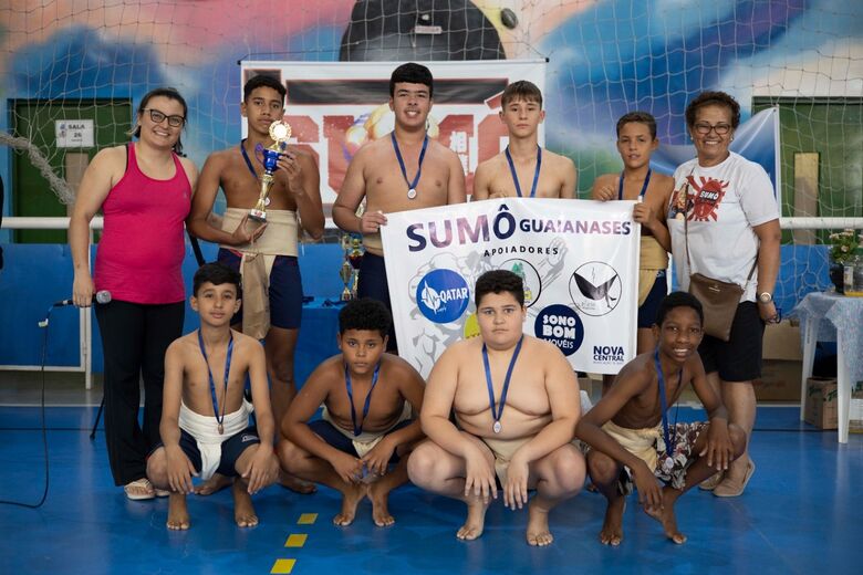 Alunos de Suzano conquistam sete títulos durante torneio de sumô em Guaianases