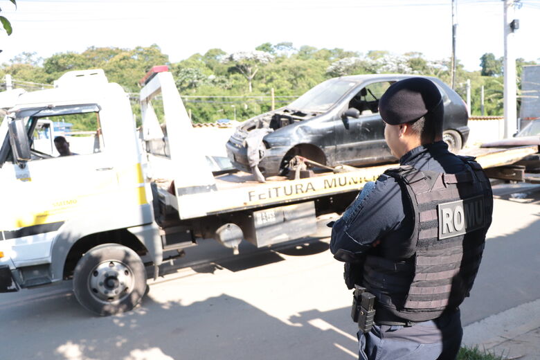 Fiscalização de Posturas atua contra desmonte clandestino em Palmeiras