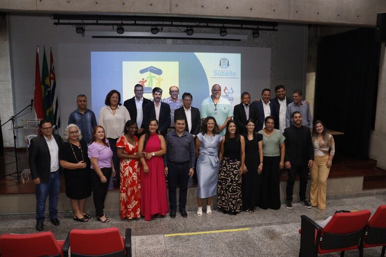 Novos conselheiros tutelares são diplomados durante evento no Cineteatro 