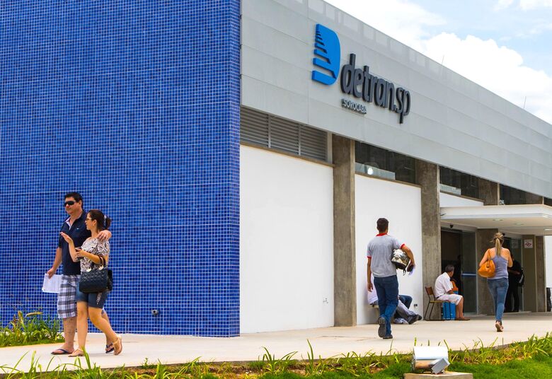 Detran-SP divulga calendário de licenciamento para 2024