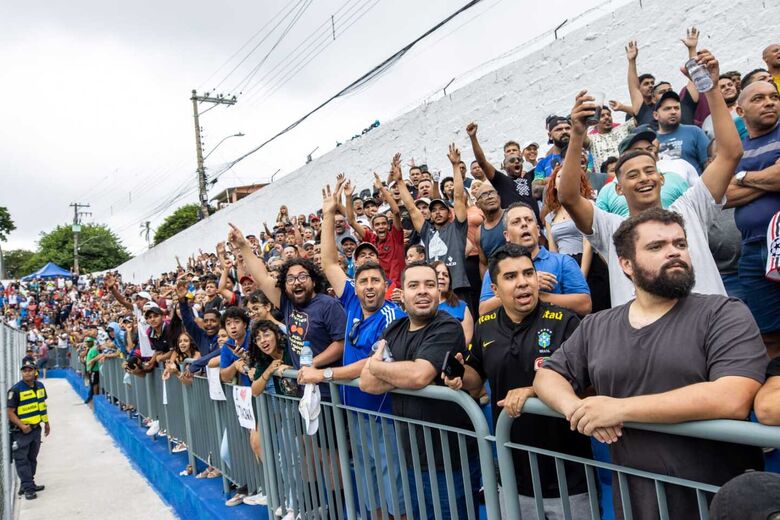 Torcida do Aster Itaquá vai ao jogo contra o Flamengo em 15 ônibus fretados