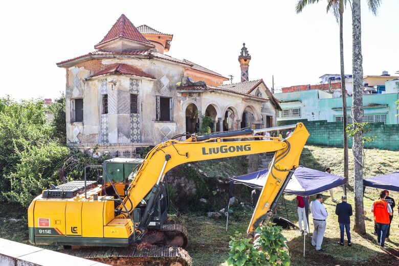 Prefeitura de Ferraz autoriza início das obras de reforma no Castelo Zenker