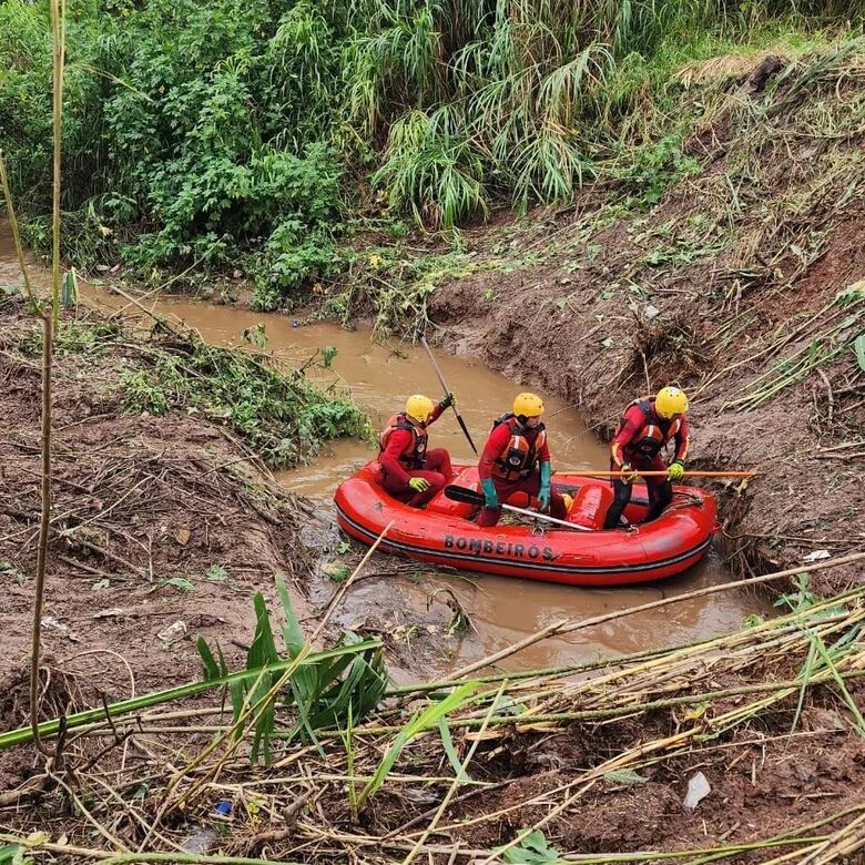 Bombeiros seguem em busca do corpo de Elda Hiromi Kajiwara Ussuki