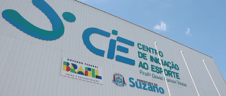 Fica localizado no cruzamento das ruas Vicente Scalice e Guilherme Garijo