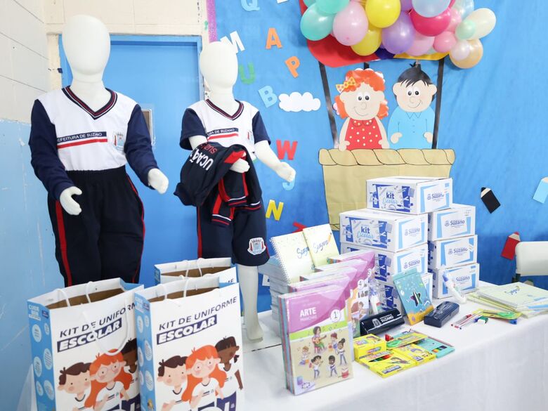 Educação inicia entrega de materiais e uniformes escolares a 28 mil alunos