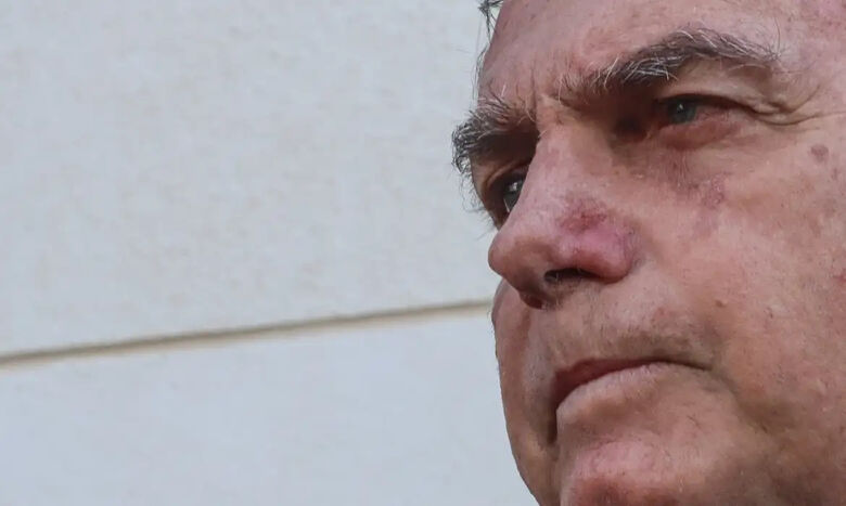 Bolsonaro pediu e aprovou mudança em minuta que previa golpe, diz PF