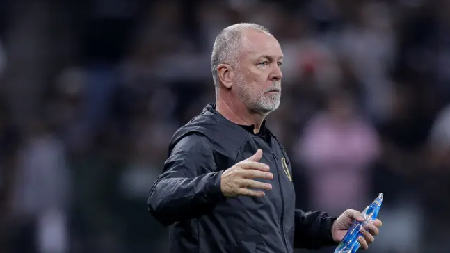 Mano Menezes é demitido do Corinthians e técnico do São Bernardo é favorito para substituir